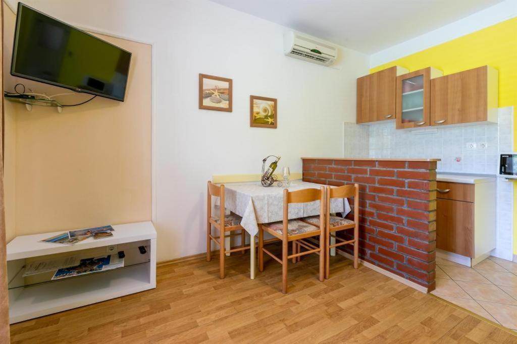 Apartmani Ane Lopar Bagian luar foto