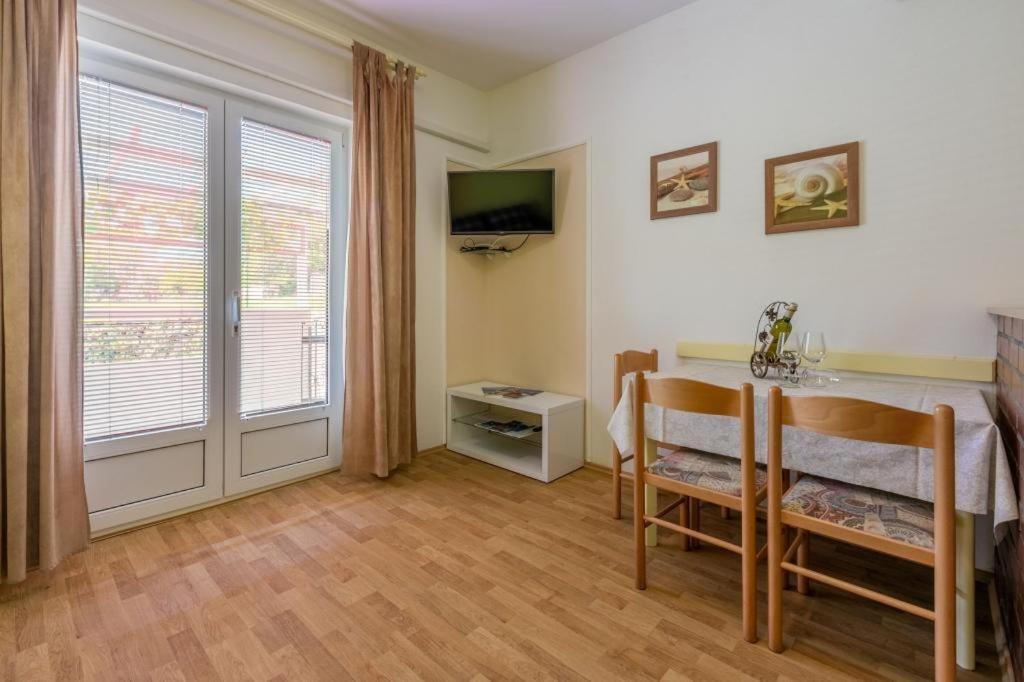 Apartmani Ane Lopar Bagian luar foto